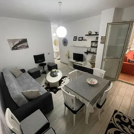 Asia Beach Apartments 公寓